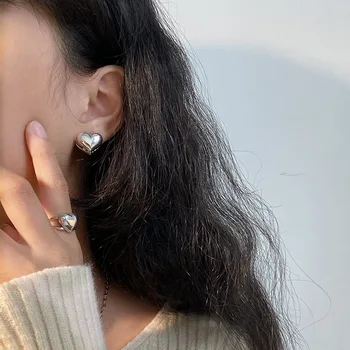 Yeni Stil S925 Ayar Gümüş Küçük Aşk Kalpler kulak klipsi Küpe Kadın Basit Retro Mizaç Tüm Maç Öğrenci Kulak Damızlık